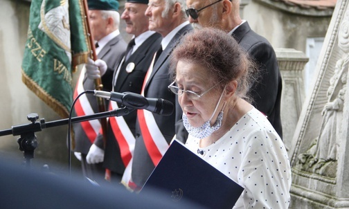 Ukrzyżowany na drzwiach własnego kościoła