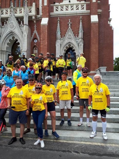  Rowerem do tronu Matki Bożej 