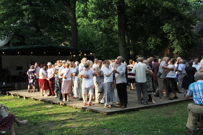  O pszczołach w skansenie i potańcówka