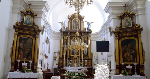 Prezbiterium kościoła w Grabowcu.