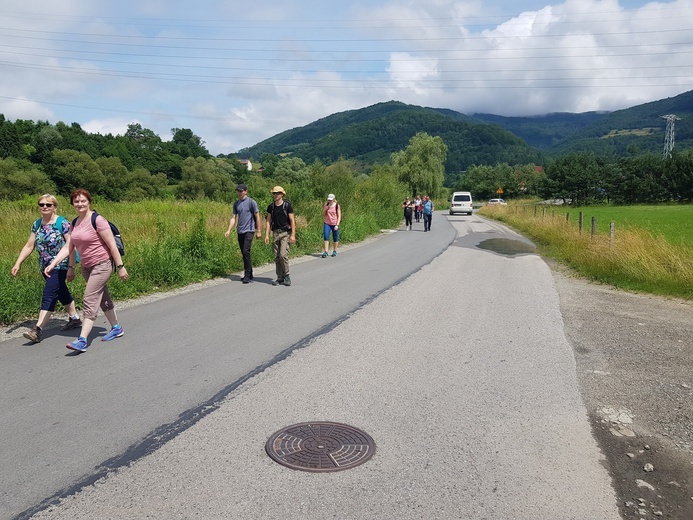 Przyszowa. Rodzinne pielgrzymowanie Beskidzką Drogą św. Jakuba