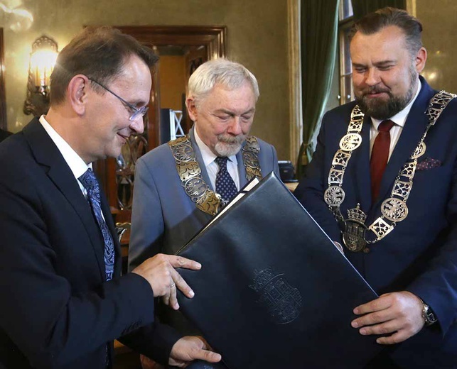 Złoty medal Cracoviae Merenti dla Zamku Królewskiego na Wawelu