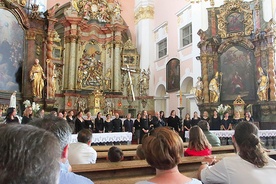 Lubomierska świątynia jest prawdziwą perełką baroku i od kilku lat przyciąga coraz więcej turystów.