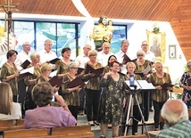 ▲	Wydarzenie rozpoczął chór Cantica.