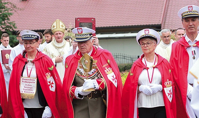 	W czasie jubileuszu do kościoła zostały wprowadzone relikwie patrona parafii, św. Stanisława biskupa i męczennika.