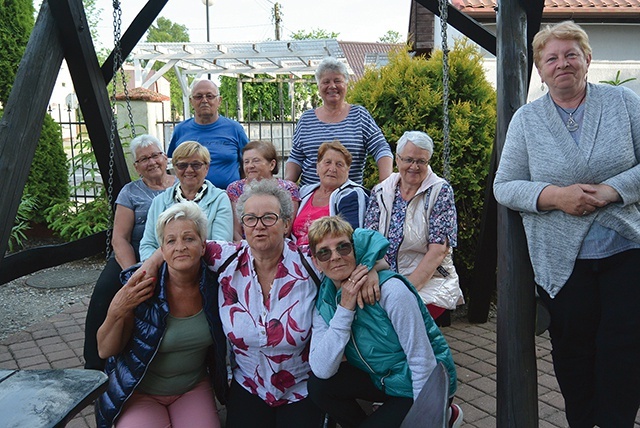 Wakacyjna Aktywizacja Seniorów  to nie tylko odpoczynek nad morzem, ale również wspaniała okazja  do zawarcia nowych znajomości, a nawet przyjaźni.