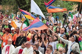 Wielkie spotkanie młodych przy płockiej katedrze w lipcu 2016 roku.