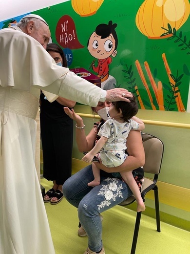 Papież u dzieci chorych na raka
