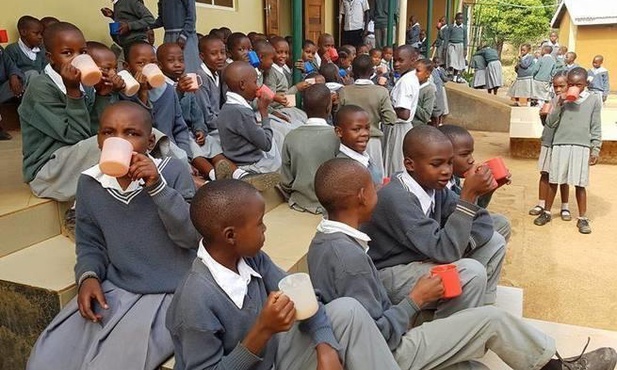 Tanzania. Potrzebne środki higieny dla dziewcząt