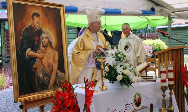 Bp Andrzej Iwanecki: od początku Kościoła z ewangelizacją związana jest troska o ubogich