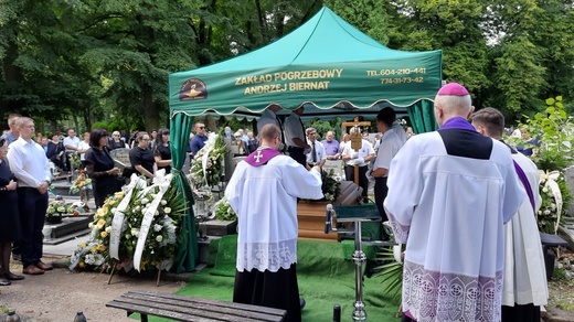 Pogrzeb śp. ks. Włodzimierza Kazimierza Górala - Msza i pochówek w Paczkowie