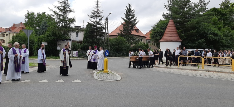 Pogrzeb śp. ks. Włodzimierza Kazimierza Górala - Msza i pochówek w Paczkowie