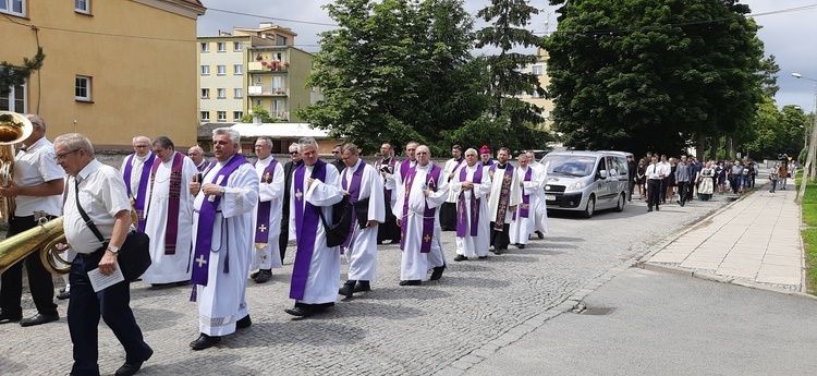 Pogrzeb śp. ks. Włodzimierza Kazimierza Górala - Msza i pochówek w Paczkowie