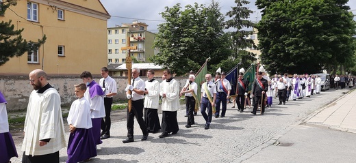 Pogrzeb śp. ks. Włodzimierza Kazimierza Górala - Msza i pochówek w Paczkowie