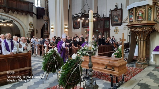 Pogrzeb śp. ks. Włodzimierza Kazimierza Górala - Msza i pochówek w Paczkowie