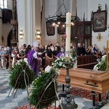Pogrzeb śp. ks. Włodzimierza Kazimierza Górala - Msza i pochówek w Paczkowie