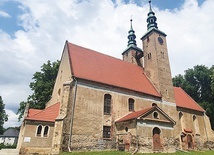 Szczególną troską parafianie otaczają XIII-wieczny kościół Niepokalanego Poczęcia NMP i św. Zuzanny.
