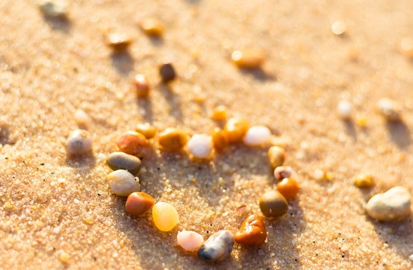 Miłość nie jest sentymentem. Jest podarowaniem się.