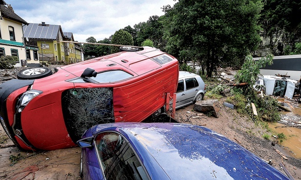 Ulewne deszcze w Niemczech spowodowały katastrofalną powódź, która zniszczyła budynki i zmiotła samochody. 
15.07.2021  Schuld, Niemcy