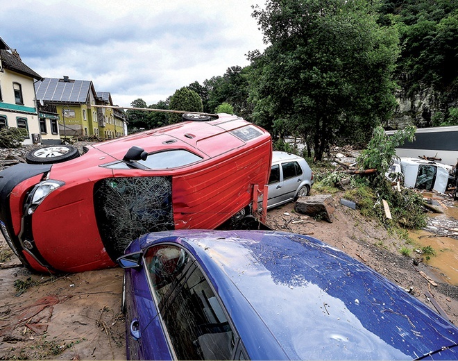 Ulewne deszcze w Niemczech spowodowały katastrofalną powódź, która zniszczyła budynki i zmiotła samochody. 
15.07.2021  Schuld, Niemcy