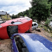 Ulewne deszcze w Niemczech spowodowały katastrofalną powódź, która zniszczyła budynki i zmiotła samochody. 
15.07.2021  Schuld, Niemcy