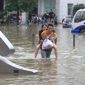 Chiny: Tragedia w zalanym metrze