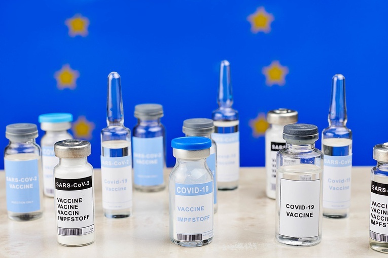 Szczepionki Pfizera i AstraZeneki skuteczne również przeciwko wariantowi Delta