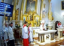 Nowy ołtarz poświęcił abp Stanisław Budzik.