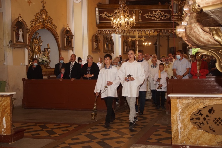 Odpust z biskupem u Marii Magdaleny w Ścinawce Średniej