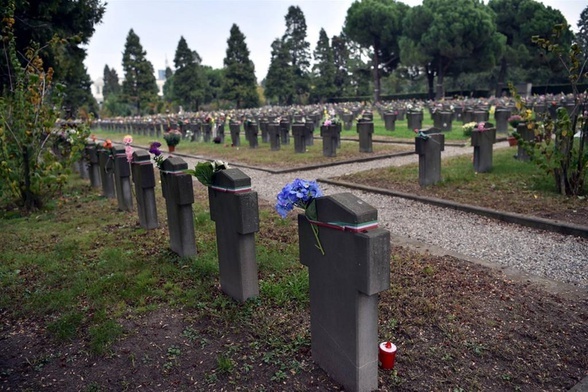 Cmentarz Większy (Cimitero Maggiore) w Mediolanie.