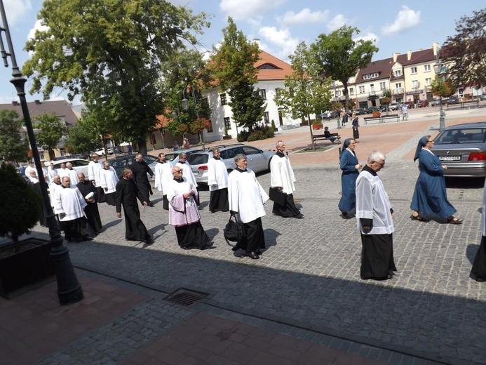 Przasnysz. Pogrzeb ks. prał. Tadeusza Niestępskiego