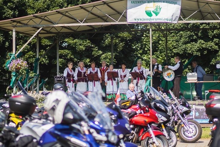 Parada motocyklowa i poświęcenie pojazdów w Marcinowicach