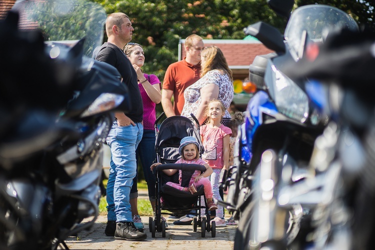 Parada motocyklowa i poświęcenie pojazdów w Marcinowicach