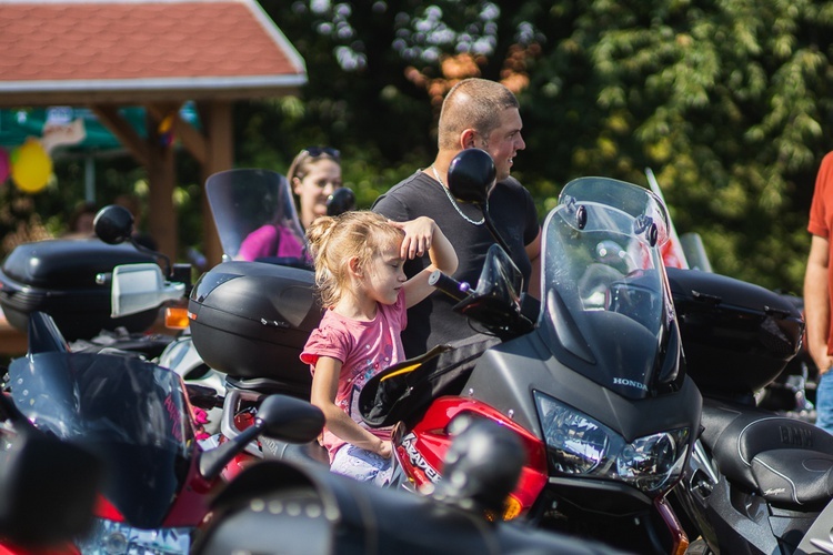 Parada motocyklowa i poświęcenie pojazdów w Marcinowicach