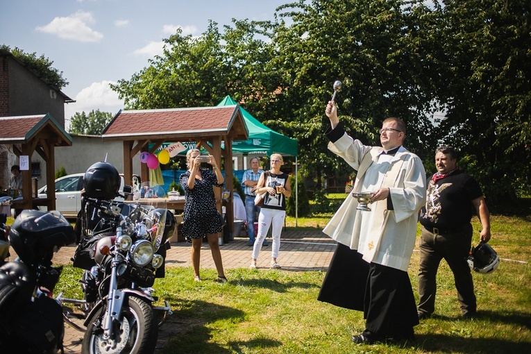 Parada motocyklowa i poświęcenie pojazdów w Marcinowicach