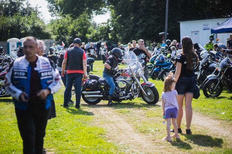 Parada motocyklowa i poświęcenie pojazdów w Marcinowicach