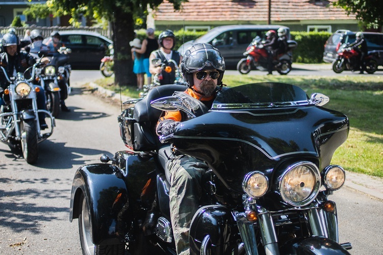 Parada motocyklowa i poświęcenie pojazdów w Marcinowicach