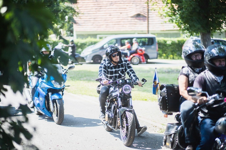 Parada motocyklowa i poświęcenie pojazdów w Marcinowicach