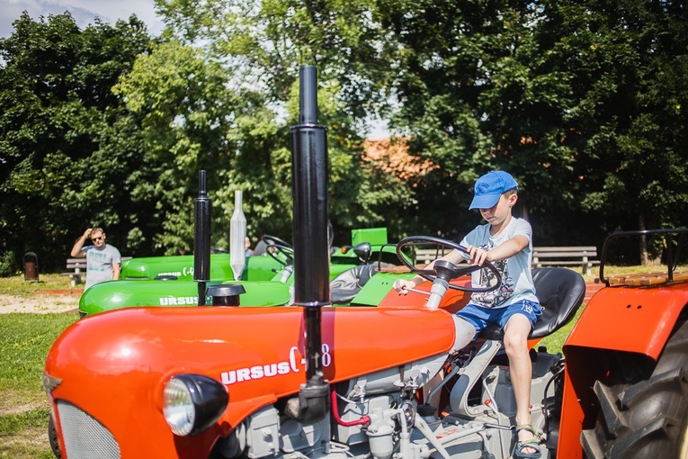 Parada motocyklowa i poświęcenie pojazdów w Marcinowicach