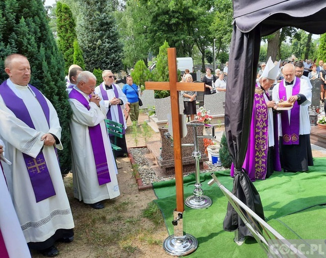 Pogrzeb ks. Jana Wnuka-Lipińskiego