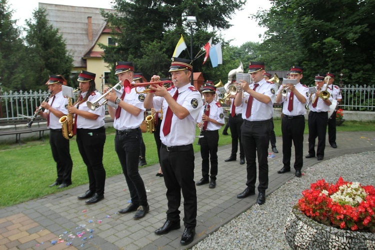 Orkiestra z Roczyn uświetniła świętowanie w Rzykach.