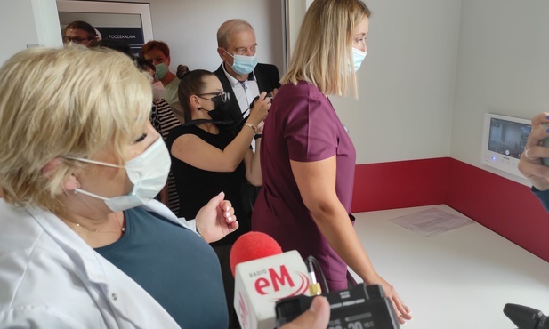 Zawiercie. Rozmowy wideo z pacjentami na oddziale obserwacyjno-zakaźnym szpitala powiatowego