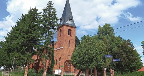 ▲	Kościół zbudowano w stylu neogotyckim.