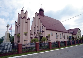 Otynkowanie budynków zakończyło realizację pierwotnego planu architektonicznego. 