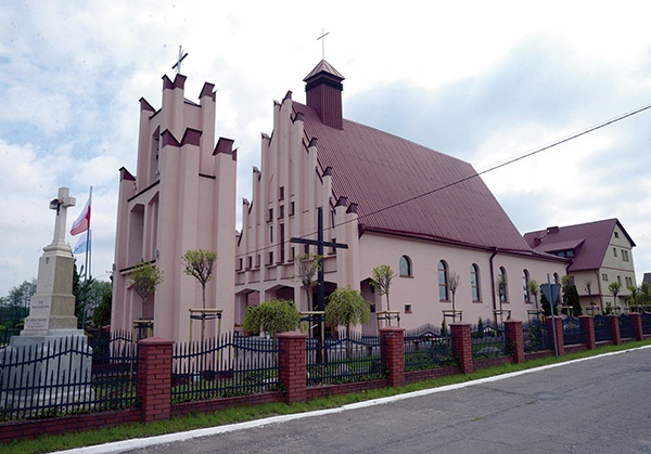 Otynkowanie budynków zakończyło realizację pierwotnego planu architektonicznego. 