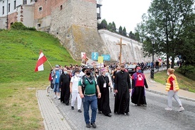 Pielgrzymów pożegna ordynariusz sandomierski bp Krzysztof Nitkiewicz.