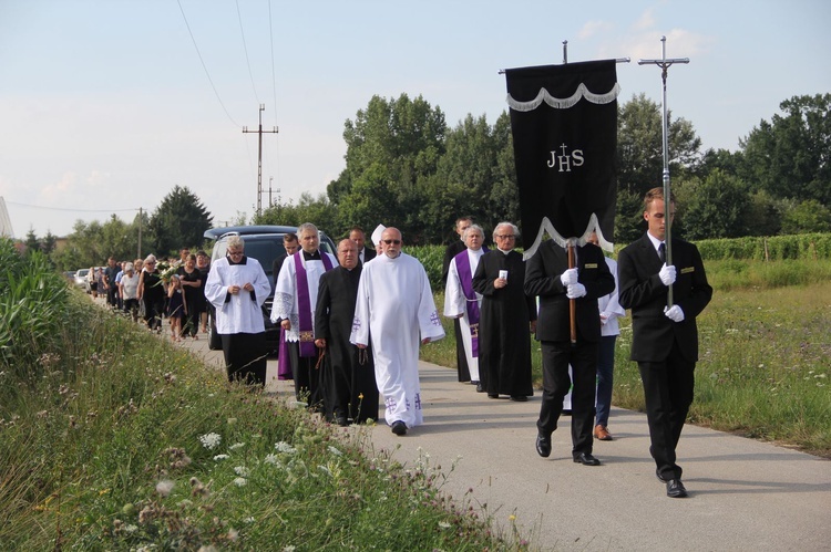 Rozdawał "małą czarną" i grał na wielu instrumentach