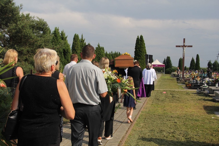 Wola Rogowska. Pogrzeb śp. ks. Teodora Szarwarka