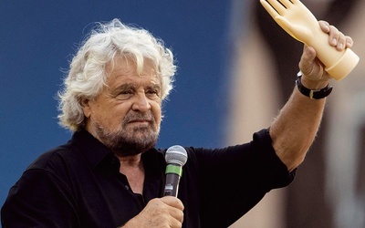 Beppe Grillo, najpopularniejszy w latach 90. włoski komik, założył Ruch Pięciu Gwiazd, który osiągnął nieoczekiwanie doskonały wynik w wyborach.