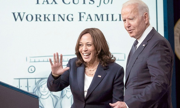 Prezydent Joe Biden i wiceprezydent Kamala Harris zapowiedzieli comiesięczne wsparcie finansowe dla rodzin z dziećmi. Pomoc pieniężną otrzyma około 60 mln amerykańskich dzieci.